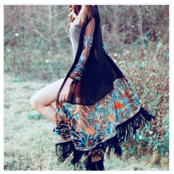 Jackets & Blazers - 🎉 HP 8/16 🎉 Boho Embroidered Kimono Cardigan